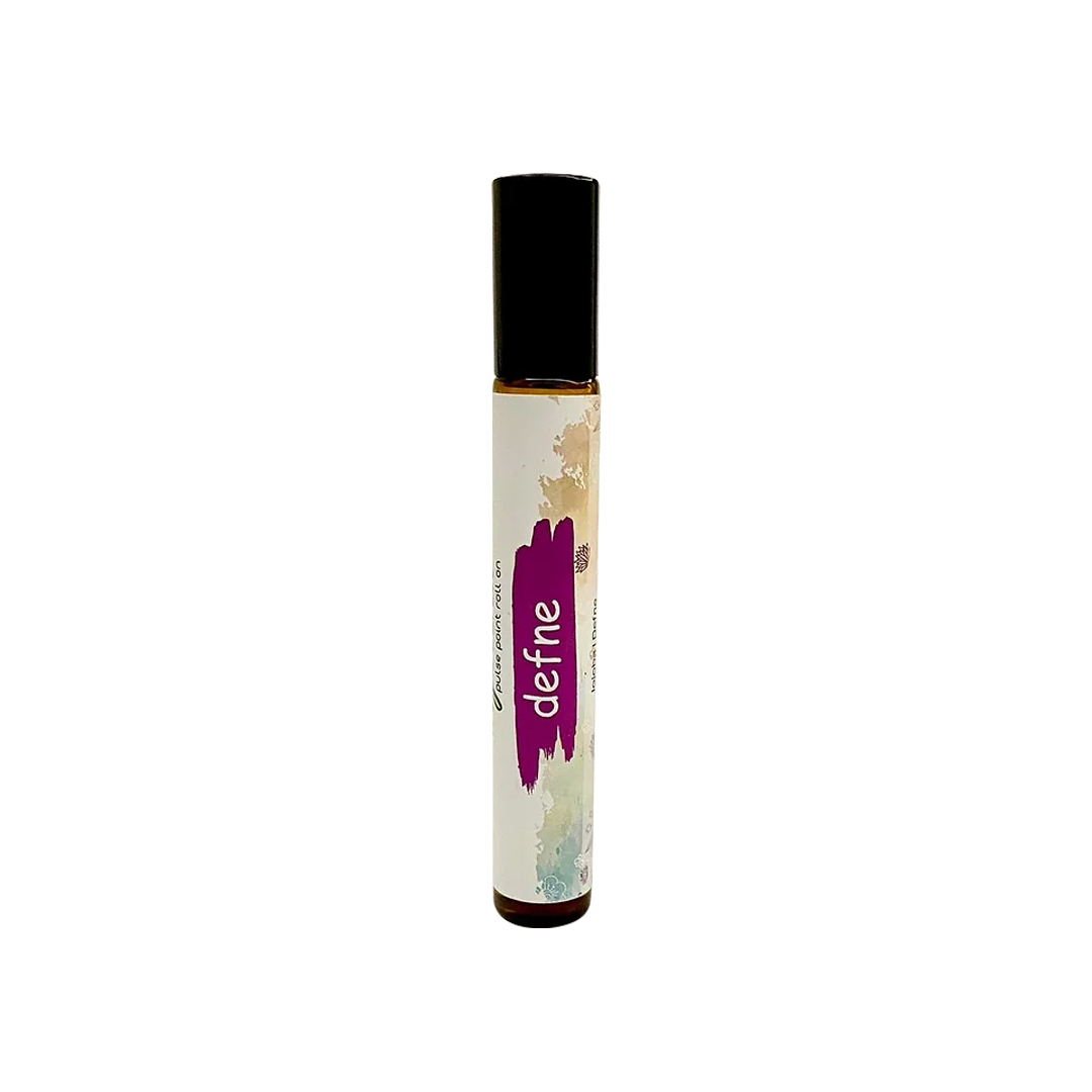 İnce amber şişede defne-jojoba roll-on, minimalist etiketli, siyah kapaklı.