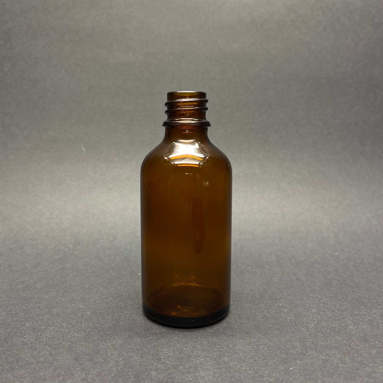 Boş 50 ml amber cam şişe; yağlar, kozmetik ve sıvılar için. UV korumalı